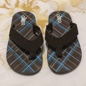 Toddler flip flops size 7. Kids/toddlers